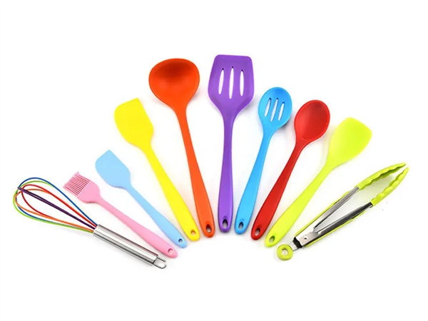 What are the common classifications of silicone kitchenware?