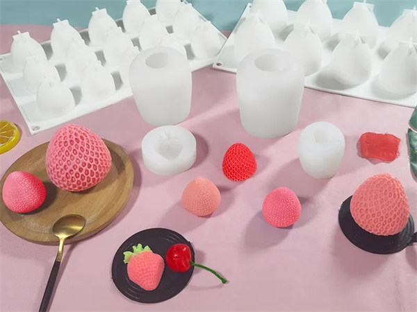 The difference between silicone cake molds and stainless steel cake molds