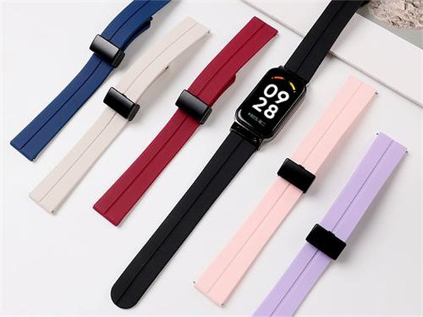 What is the difference between silicone strap and nylon strap?