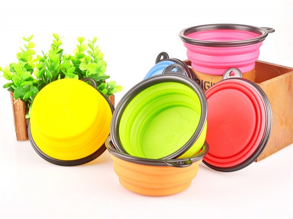 Can silicone bowls be heated in the microwave?