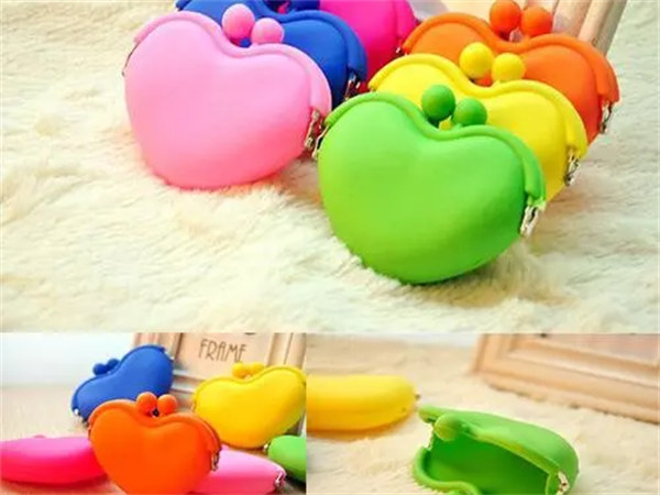 Silicone wallets are so convenient for storing small items!