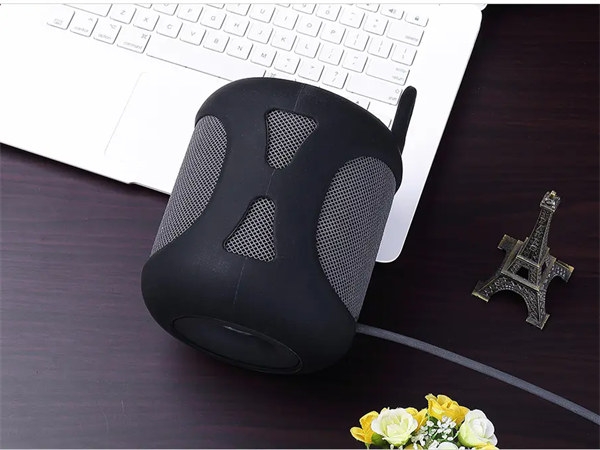 What is the difference between a sponge cover and a silicone speaker cover?