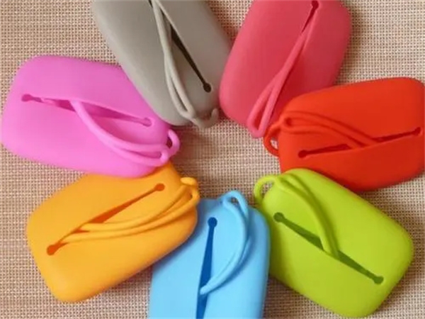 Why does the ink on the surface of silicone products easily fall off？