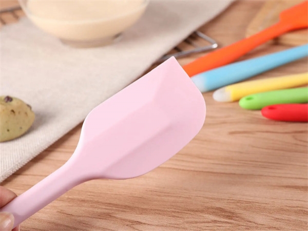 Silicone scraper, a great helper in the kitchen!