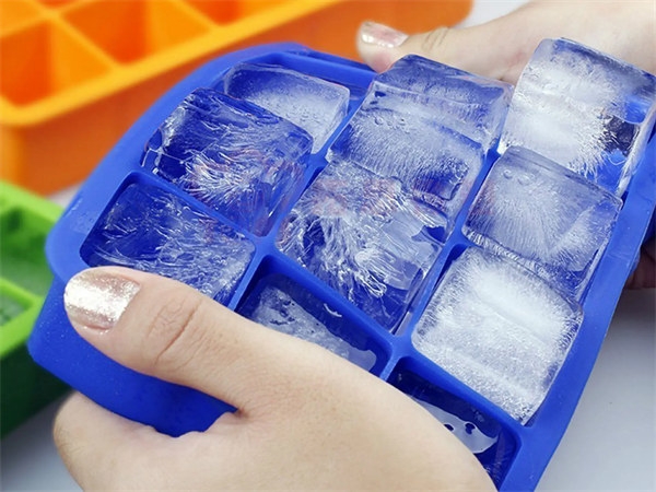 What are the advantages of silicone ice grids compared to plastic ice grids?