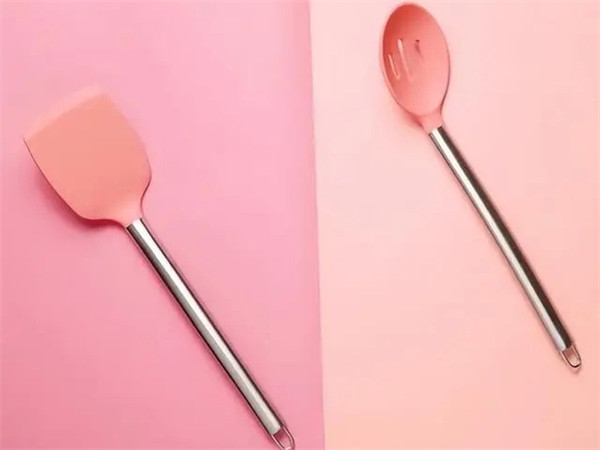 What is the GB4806 standard for silicone tableware sales in China?