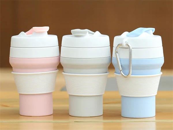 What are the advantages of silicone water bottles?