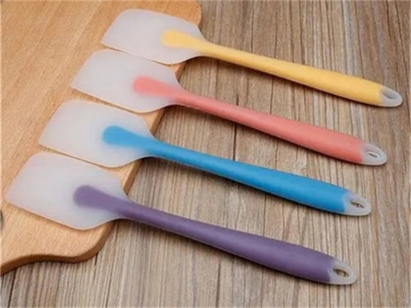 The correct usage method of silicone scraper